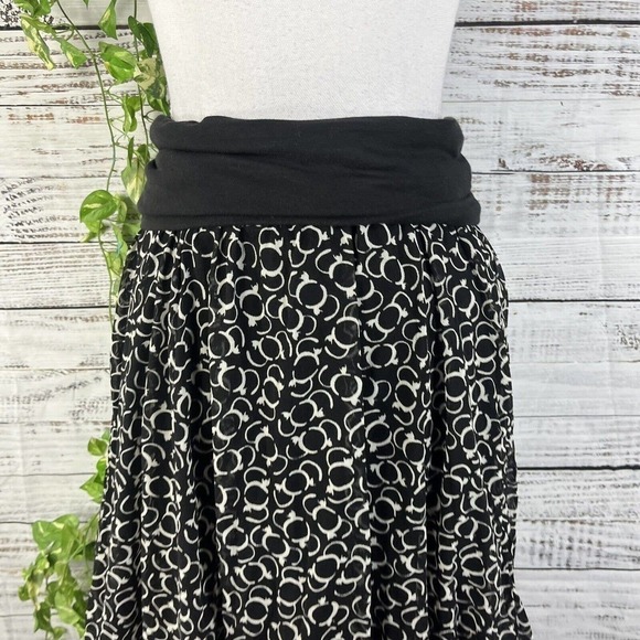 Cabi Skirt size Small Black White Mesh Bubble Hem Full Knee Stretch Modest Slim - Picture 3 of 13